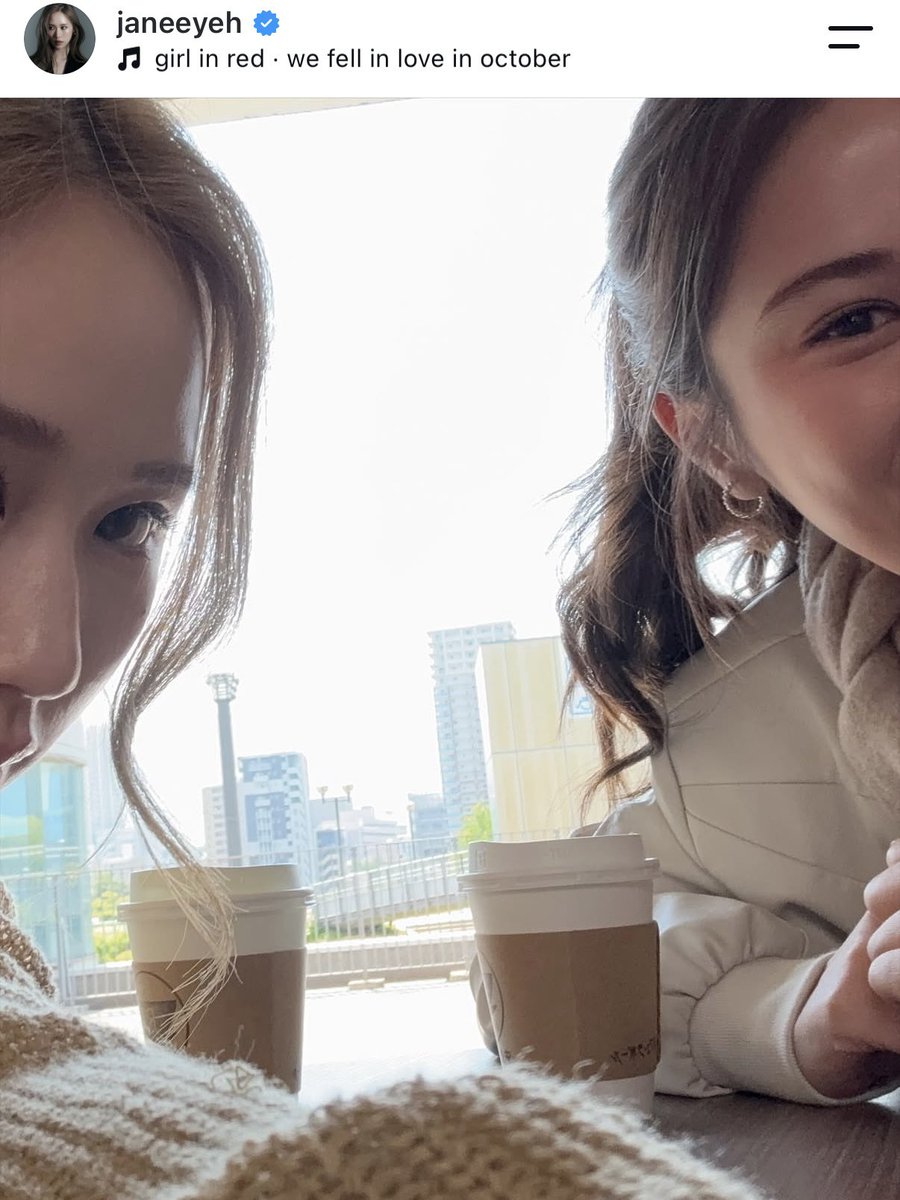 yoxrfavjune's tweet photo. we fell in love in october https://t.co/366MG0irO8