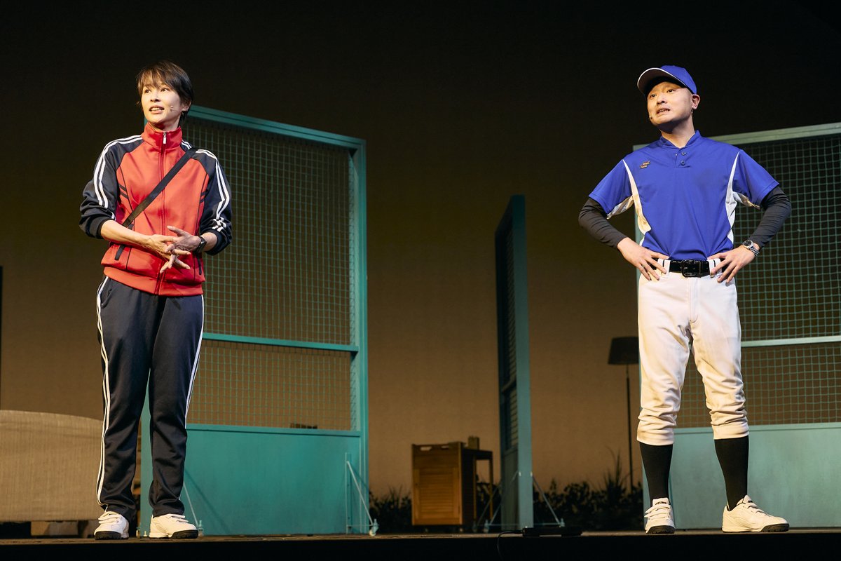 mikimobilephone's tweet photo. 舞台『ナイボー！』東京公演開幕しました！⚾️
前売券は、公演当日の「開演時間45分前」までチケットぴあにてご購入いただけます。
https://t.co/P3rSKVNtJf

当日券は、各公演「開演時間の45分前」から販売です！
ご来場お待ちしております！
https://t.co/MuvNwcssDT

舞台写真　撮影：加藤春日
@niceball_stage 
#ナイボー
#野球　#演劇
#水野美紀 (staff)
