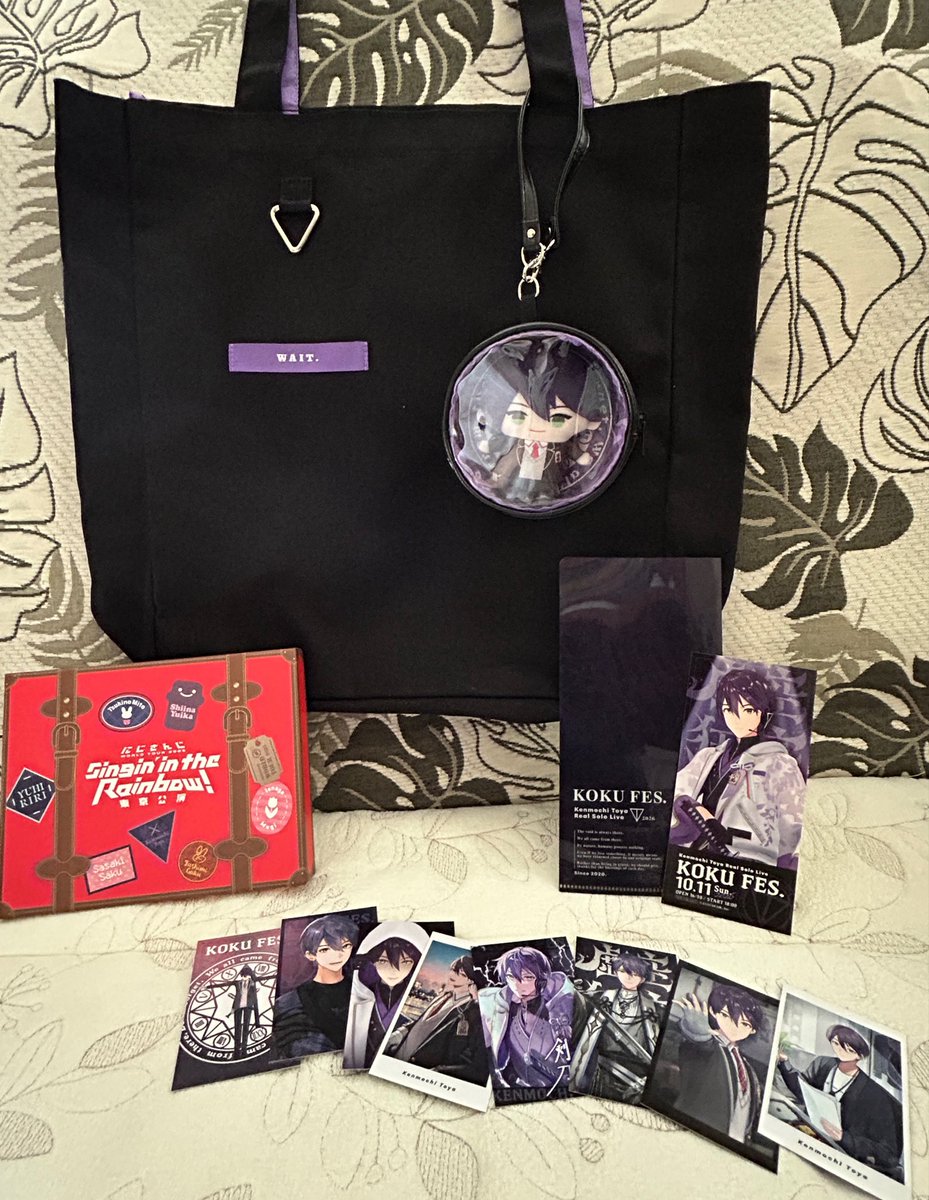 moglie_9's tweet photo. 虚空狂宴のグッズと東京公演のBlu-ray届いたー🥰 Blu-rayのトランク柄の箱、実物可愛い〜！ https://t.co/DBpBSDz1lI