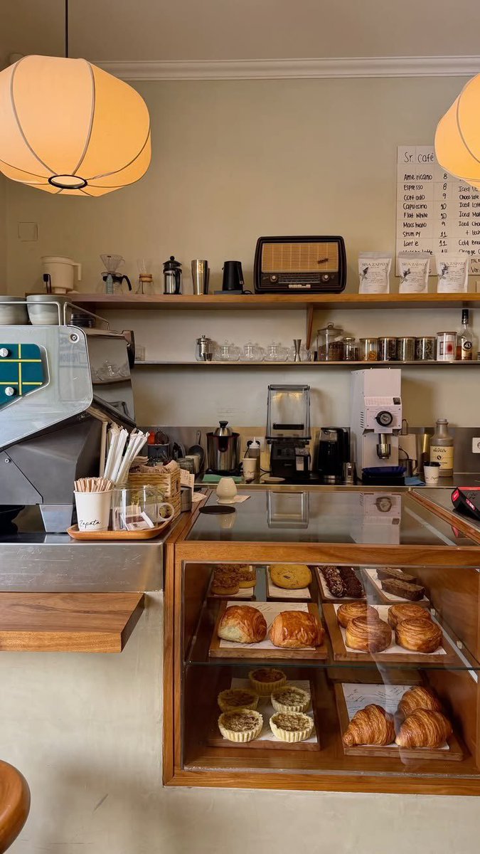 satriareyn's tweet photo. #latepost, mampir ke warung tutur sebelum kerja, isi amunisi sama salt bread yang fresh from oven combi americano, best dah! https://t.co/eS2PT1GiNE