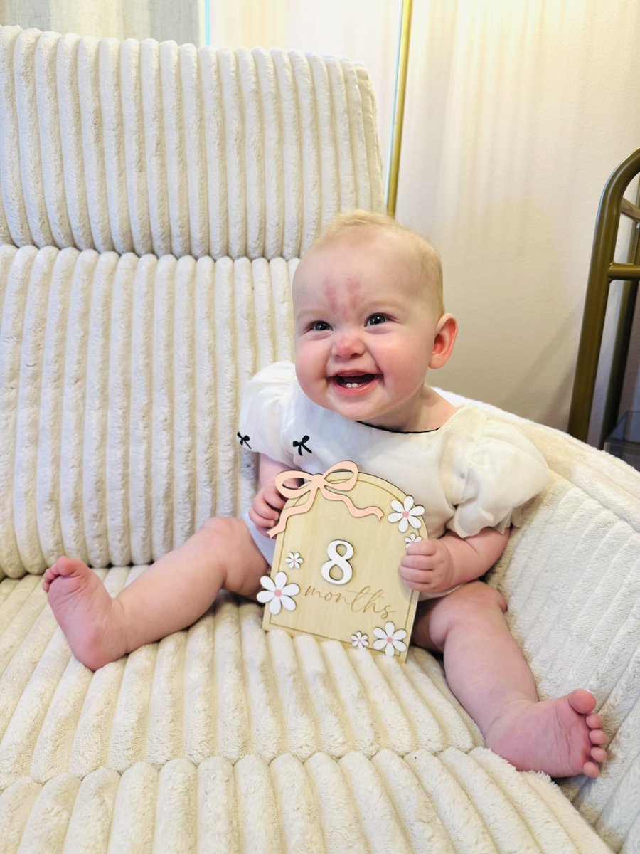 Caizzers's tweet photo. How are we almost 1 year old 😭
4 teeth, crawling, standing, and completely obsessed with her dad🩷 https://t.co/G7w1m8hmRq