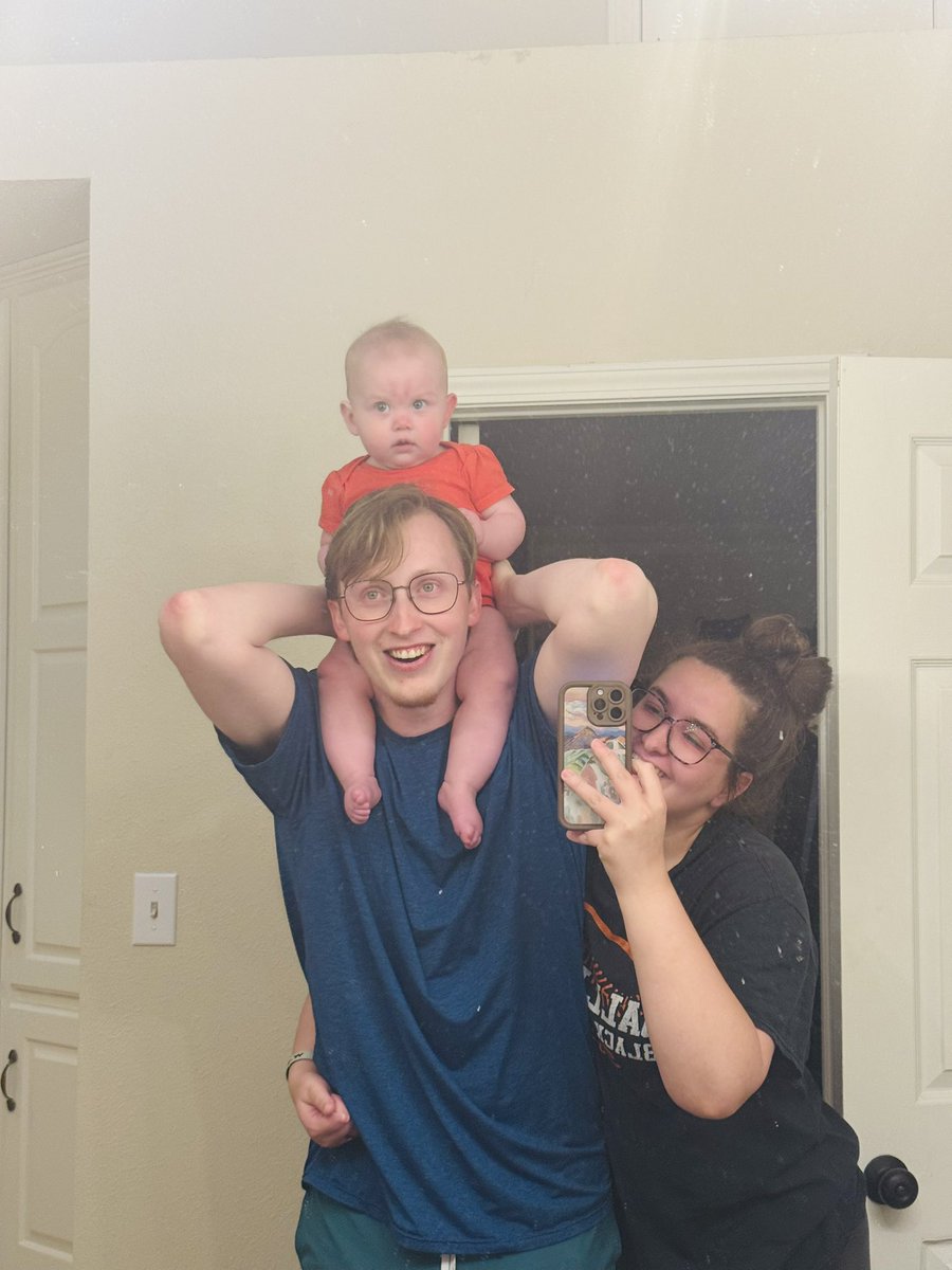 Caizzers's tweet photo. How are we almost 1 year old 😭
4 teeth, crawling, standing, and completely obsessed with her dad🩷 https://t.co/G7w1m8hmRq