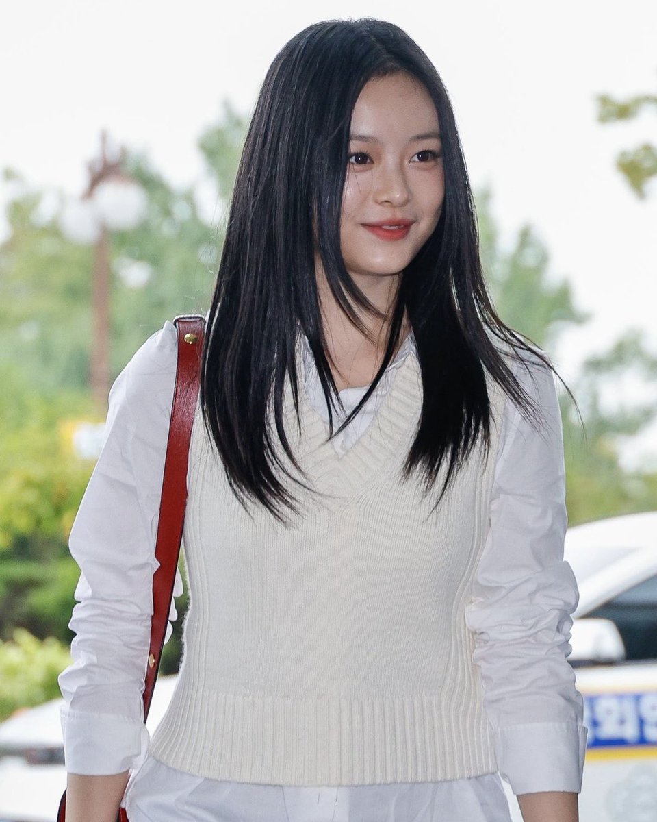 AboutNWJNSMusic's tweet photo. Hanni has reportedly won a civil lawsuit against multiple defendants who posted malicious comments, including calling her an “Australian dumb b*tch” and other defamatory remarks. https://t.co/qRHJw8pEZ4