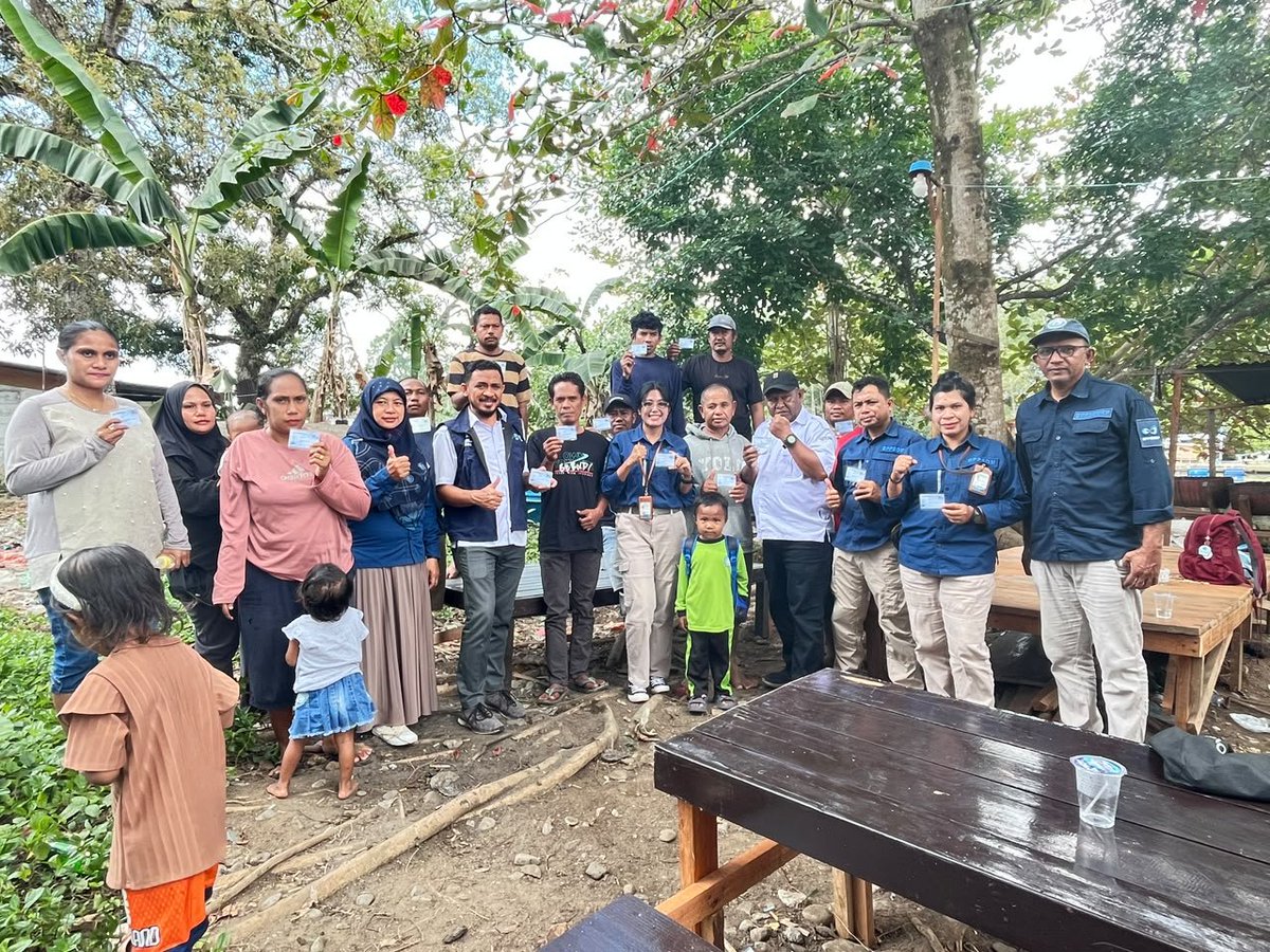 hendry_ambon's tweet photo. Kamis, 10 September 2026. Hendry M, Luhkan Ambon. Pembagian Kartu KUSUKA bagi pelaku usaha KP di Negeri Laha Kecamatan Teluk Ambon, Kota Ambon
#GiatLuhkanAmbon
@bppsdm_pusluhkp https://t.co/owoWqz27Ak