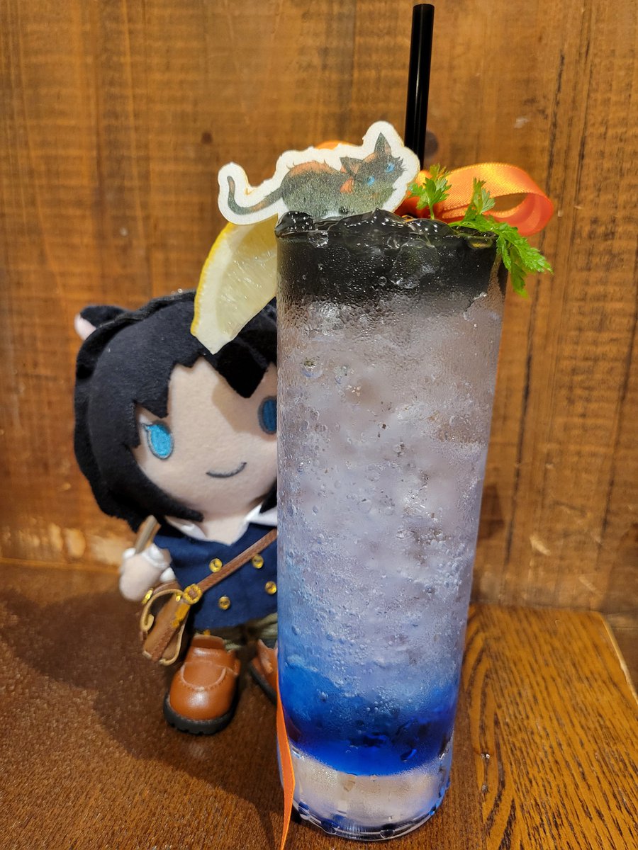 rnarne_gl's tweet photo. 知らんうちにリボンがくるりんしてるのでたぶんイタズラされてますね🤔 https://t.co/JcUfkmxmkc
