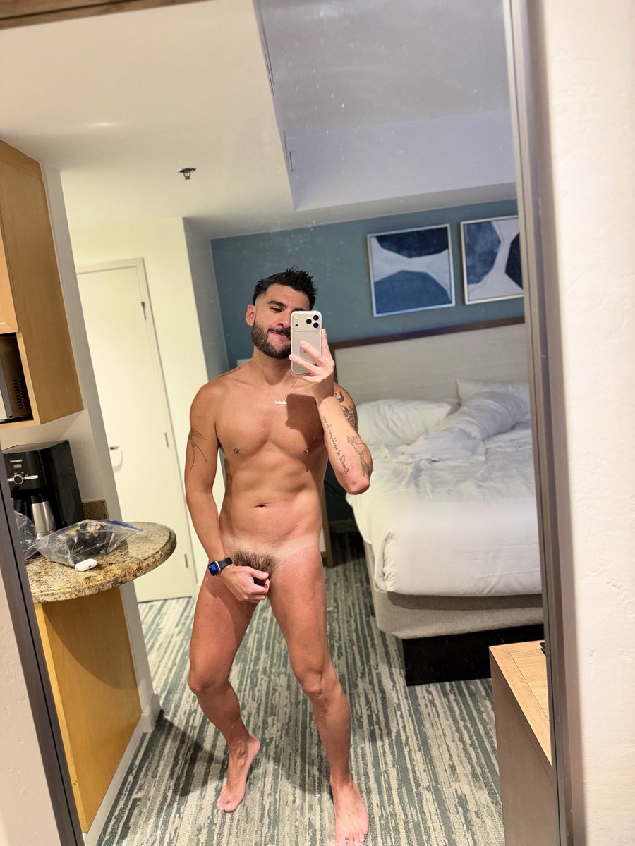 romeolasvegas's tweet photo. a little bit of tan 🔥🥵 https://t.co/RYndRsZgLz