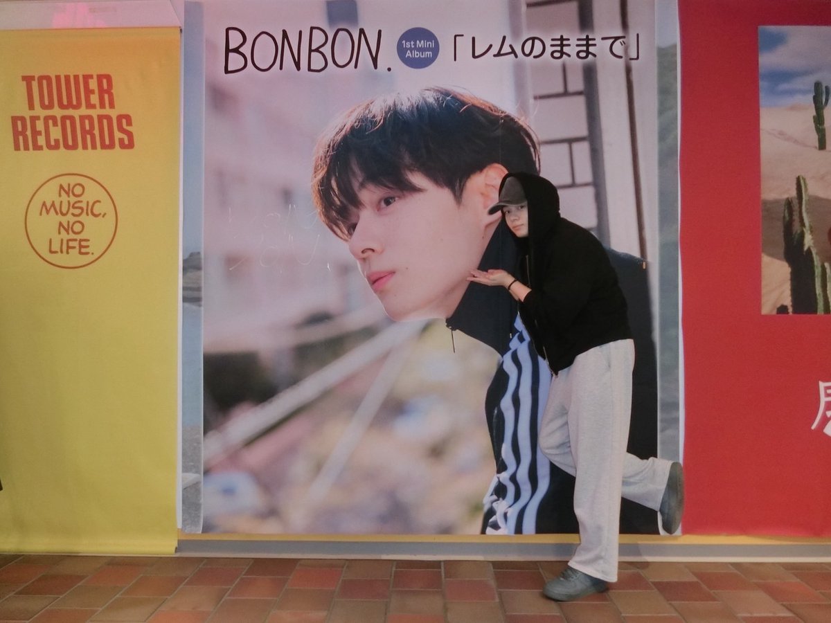 TOWER_Kobe's tweet photo. 【BONBON.】
なんとーっ‼️
昨日、タワーレコード神戸店にBONBON.さん訪店‼️
お忙しい中ありがとうございます😭

サイン、メッセージ等沢山いただきました✨
特大看板は10/11(月)まで掲出延長予定🙌

改めてリリースおめでとうございます👏
地元神戸店より全力で応援しております🩶
#BONBON.
#鶴房汐恩 https://t.co/ZHFUFk7ArL
