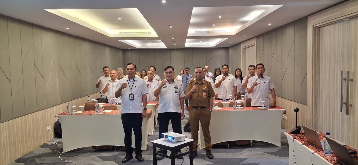 hendry_ambon's tweet photo. Senin, 29 September 2026. Hendry M, Luhkan Ambon. Sosialisasi Penyusunan Proposal Kesesuaian Kegiatan Pemanfaatan Ruang Laut (KKPRL) untuk mendukung Kampung Nelayan Merah Putih. 
#GiatLuhkanAmbon
@bppsdm_pusluhkp https://t.co/2OmWMwjKIl