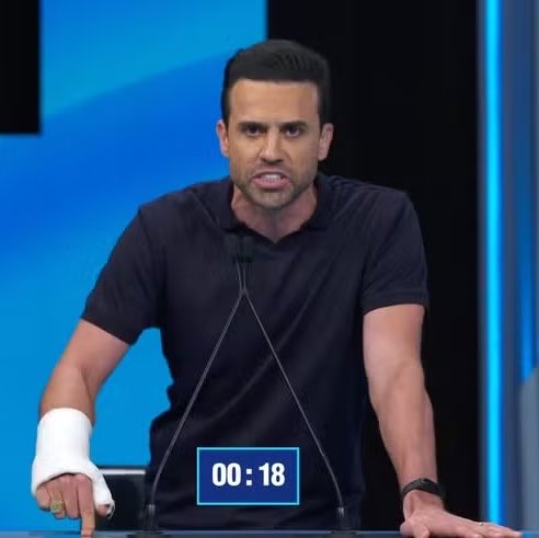 maismissao's tweet photo. Em 2024, a Globo convidou Pablo Marçal (PRTB) para o debate à Prefeitura de São Paulo.

Na época, o PRTB não tinha a quantidade mínima de parlamentares para tornar sua presença obrigatória. No entanto, a emissora usou como critério o percentual da pesquisa Quaest.

O que mudou dessa vez?