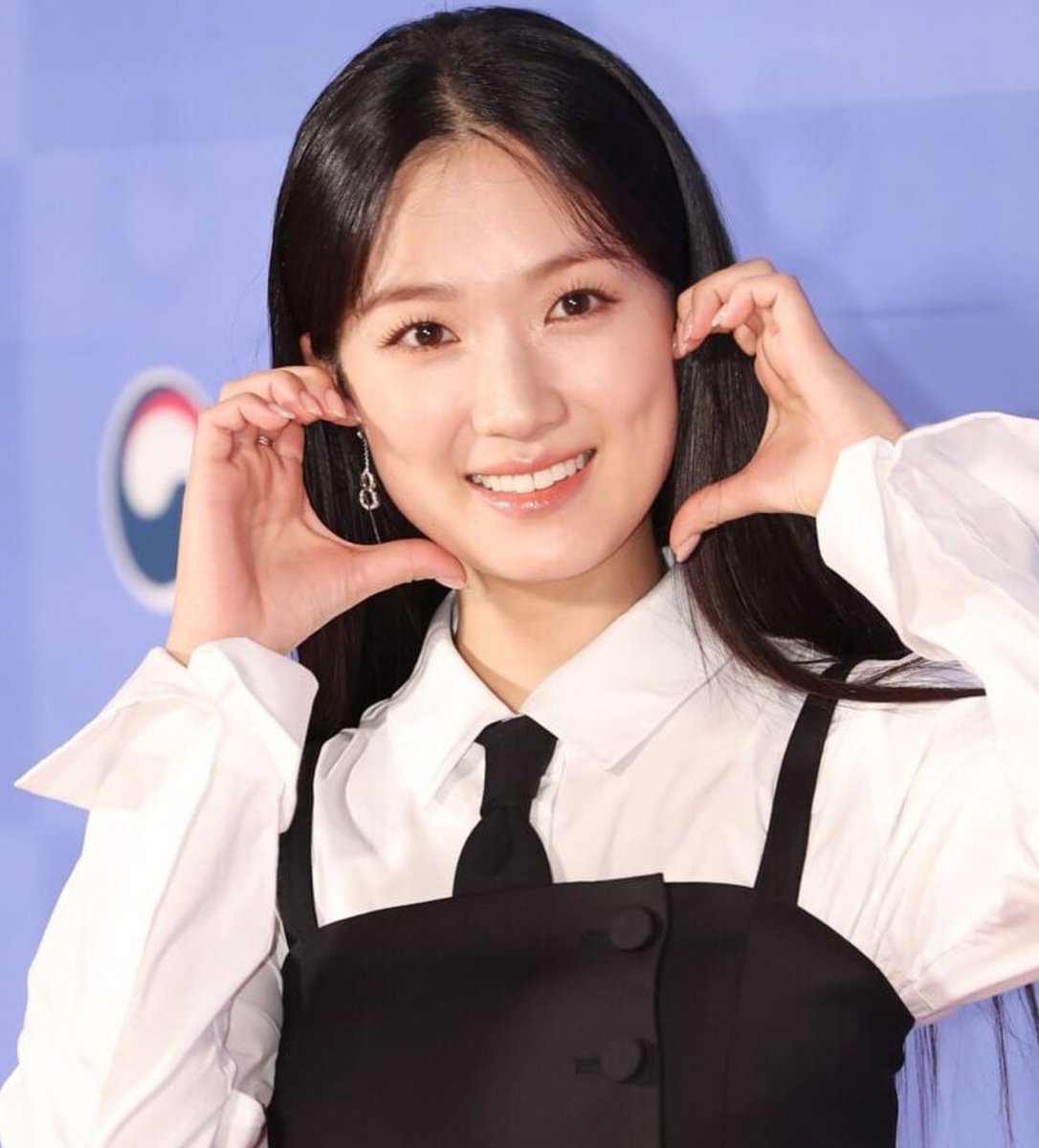 hallyuforums's tweet photo. #KimHyeYoon reportedly to play the Female Lead opposite #HwangMinHyun in tvN's office romance drama 'Iseop's Love'.

Synopsis : It is an office romance between Tae Yi-seop, the third-generation chaebol heir of TK Group who is perfect at everything but clumsy in love, and Kang Min-kyung, his colleague who joins the company at the same time and surpasses him with her exceptional work skills.

#HallyuForums #Hallyu #KDrama