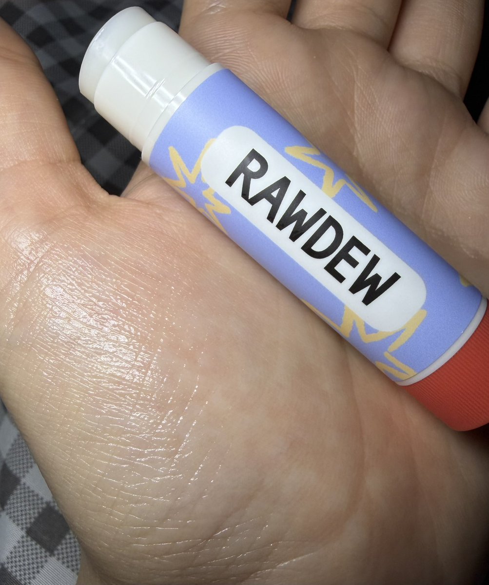 kkurukkurung's tweet photo. #광고 #로듀 #rawdew #비타버터립밤
어뮤즈 동생 브랜드 RAWDEW(로듀) 비타 버터 립 밤 00 퓨어듀 사용해봤어요🍑
요즘 환절기라 입술이 건조해지고 각질도 올라와서 신경 쓰였는데 자기 전에 듬뿍 바르고 자니까 다음 날 입술이 촉촉해져서 각질도 안보이고 무슨 틴트발라도 너무 예쁨🫶
타래로👇🏻 https://t.co/xBkCzMNu3a