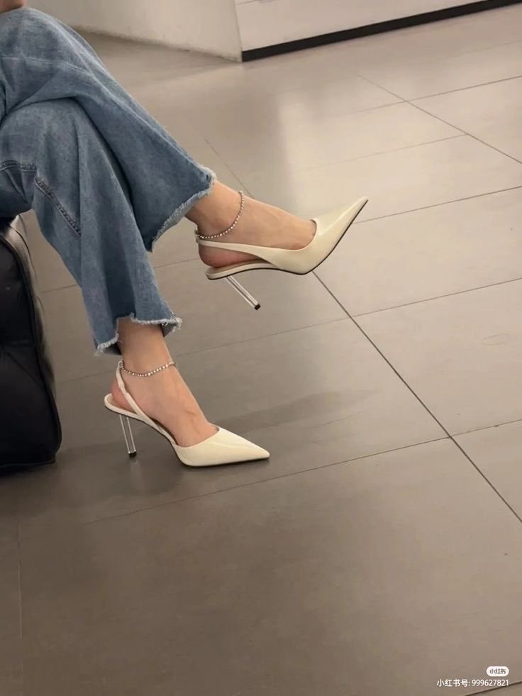 petalparadiseee's tweet photo. Jeans and heels https://t.co/wjLPNTCAIT