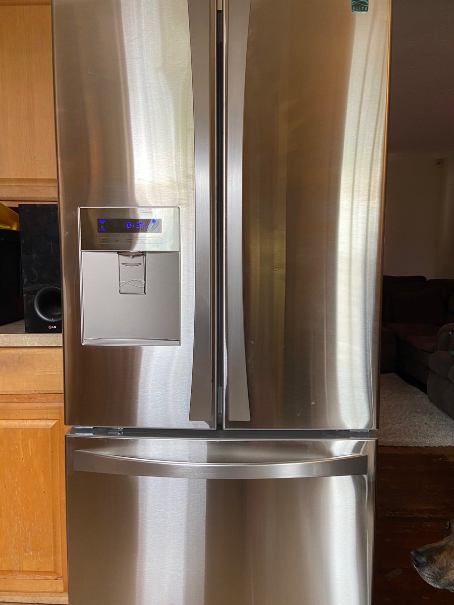 ShabbaGreeg's tweet photo. @ARmastrangelo @GE_Appliances Five years from brand new to curb. https://t.co/4haCjT9SDO