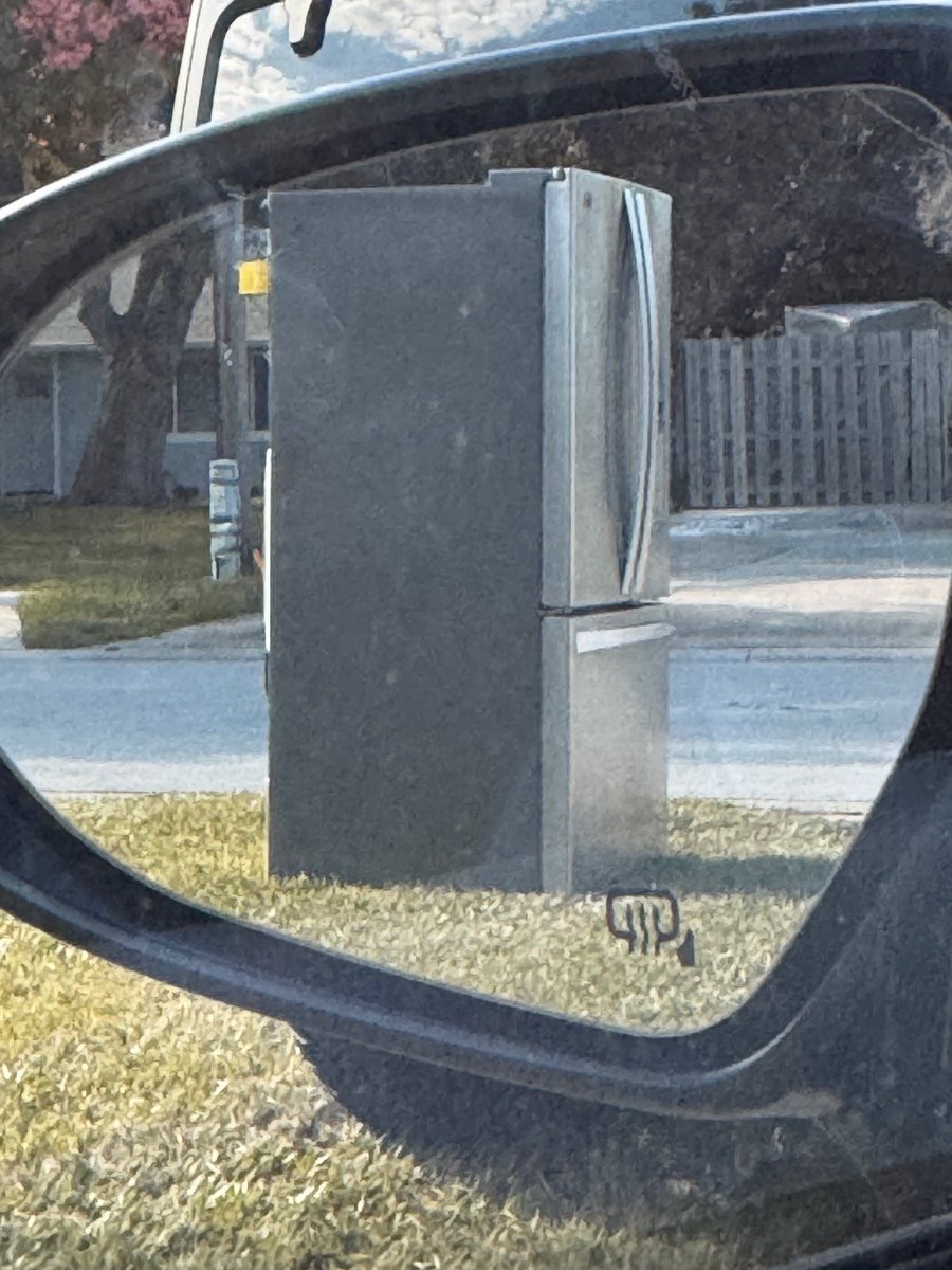 ShabbaGreeg's tweet photo. @ARmastrangelo @GE_Appliances Five years from brand new to curb. https://t.co/4haCjT9SDO