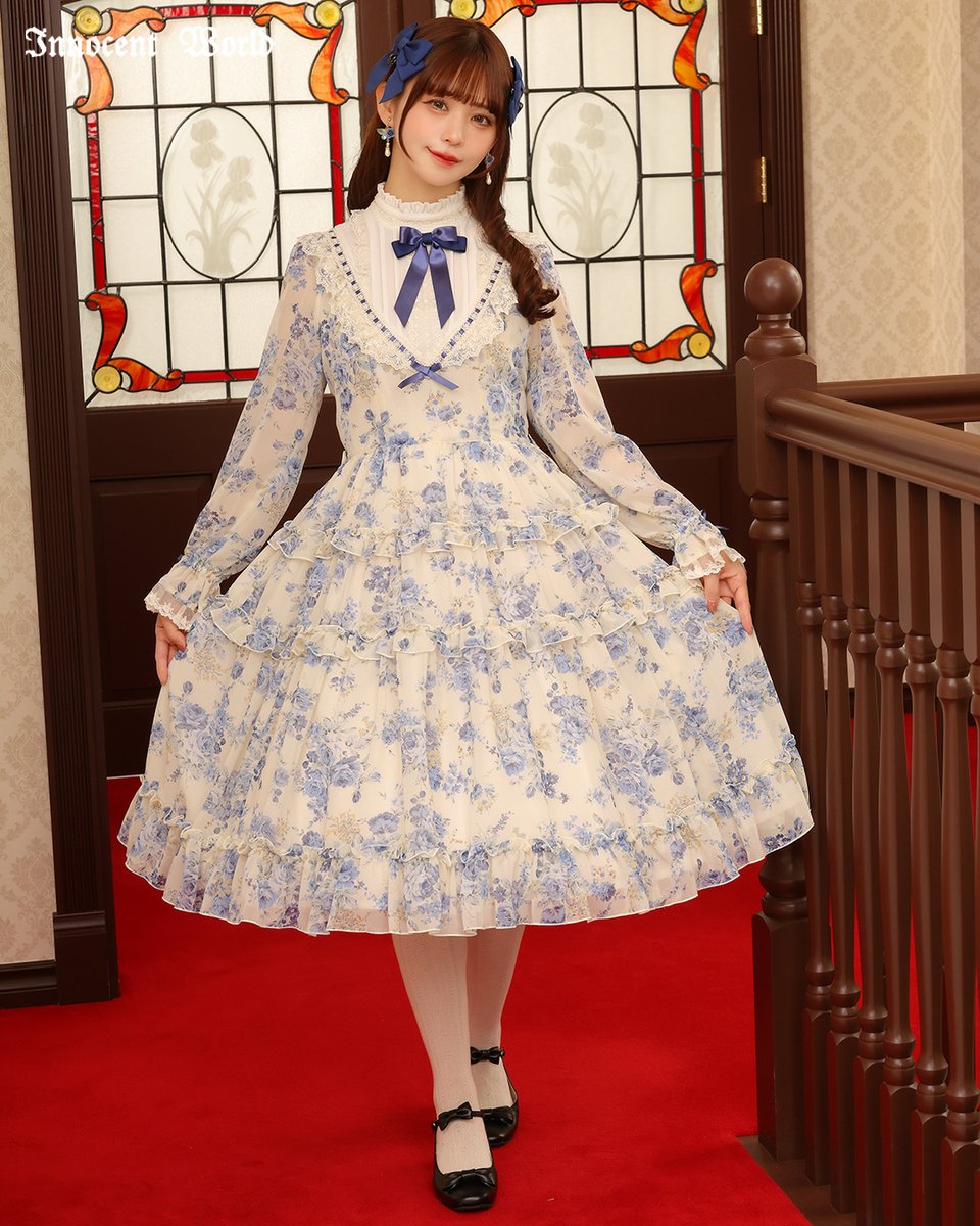 innocent_w_jp's tweet photo. ⚜️POP UP STORE先行ご予約商品⚜️
イリオスローズドレス

大人気の薔薇柄ドレスが、受注生産にて待望の再販決定！
優しいお色の薔薇が美しく咲き誇る、クラシカルロリータならではの上品で華やかなドレスです。
軽やかなシフォン生地を使用したスカートは、まるで薔薇の花びらを重ねたように、ふんわりと優雅に広がります。
レースには、繊細な薔薇柄を描いたInnocent Worldオリジナルのチュールレースを贅沢にあしらいました。
優しい薔薇に包まれるような、ロマンティックで美しい装いをお楽しみください。

詳細はこちらから♪
https://t.co/i9OFauWHVA

会期：2026年10月28日(水)～11月3日(火・祝)
会場：阪急うめだ本店 10階うめだスーク「スークパーク」
営業時間：午前10時～午後8時　※最終日は午後4時終了
イベント名：　変身区画 -Lolita de umeda SOUQ-
