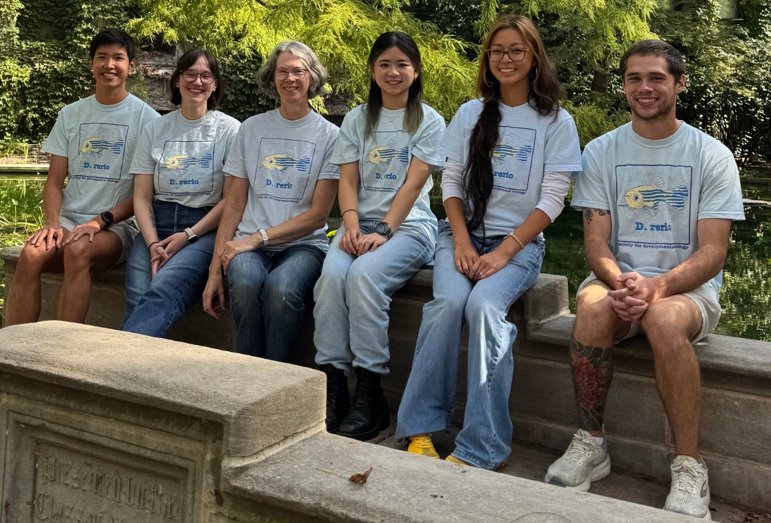 rrbehringer's tweet photo. The Prince Lab @UChicago wearing their @SocDevBio #zebrafish t-shirts. You can purchase through @SocDevBio Merch Store & support SDB programs. https://t.co/inNhsRJaag https://t.co/X0xbP1IBUY