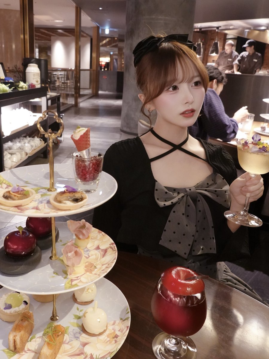 ki__corori's tweet photo. 高めのアップスタイルは視線が上に行くから顔デカ低身長感が緩和されることに気づいた日、雨の日で巻き取れる心配ないから良かった https://t.co/e2duAvokCU