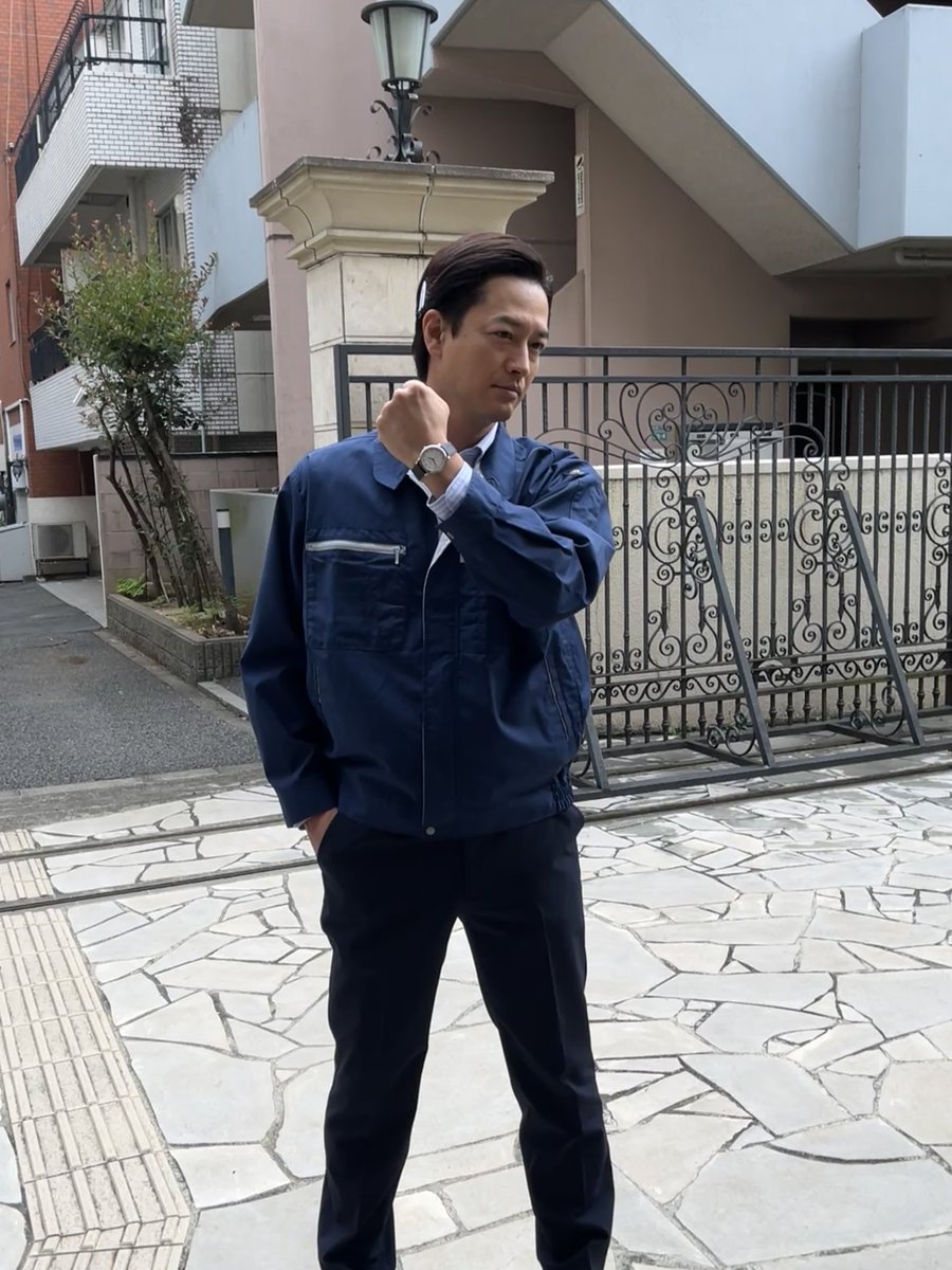 blacktrick_fuji's tweet photo. かっこいいポーズを披露✨

最終回の呉田さんは
機器メンテナンス業者の変装姿でしたね👕

みなさんは何話の変装姿がお気に入りですか？👀

|◤月𝟗ドラマ #ブラックトリック
 ご視聴ありがとうございました◢| 

#竹財輝之助 https://t.co/qazBz9Qlhk