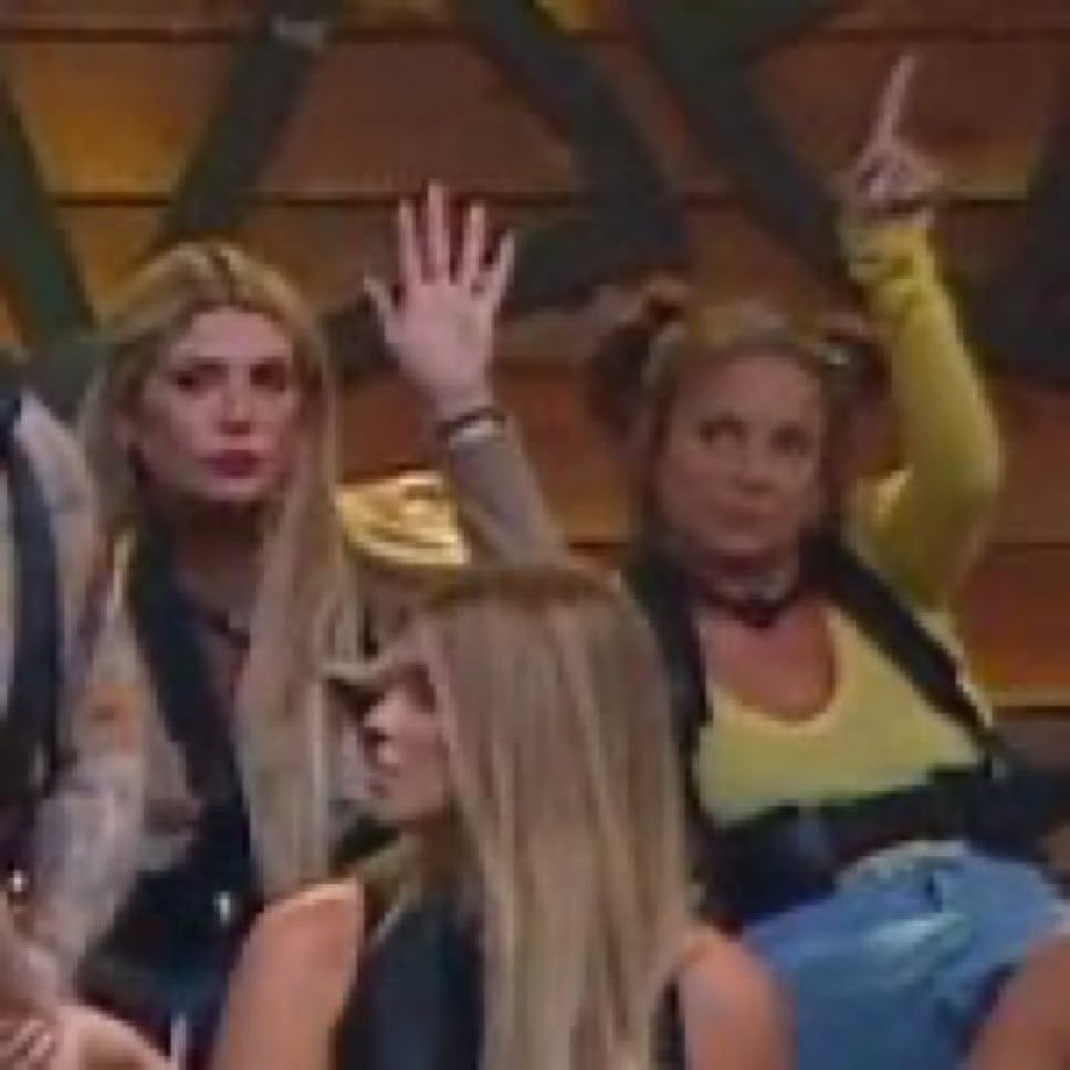 giovannagoldcf's tweet photo. Nesta roça, seremos #FicaAdryana! 

#ProvaDoFazendeiro | #AFazenda https://t.co/27z4Cs2LGy