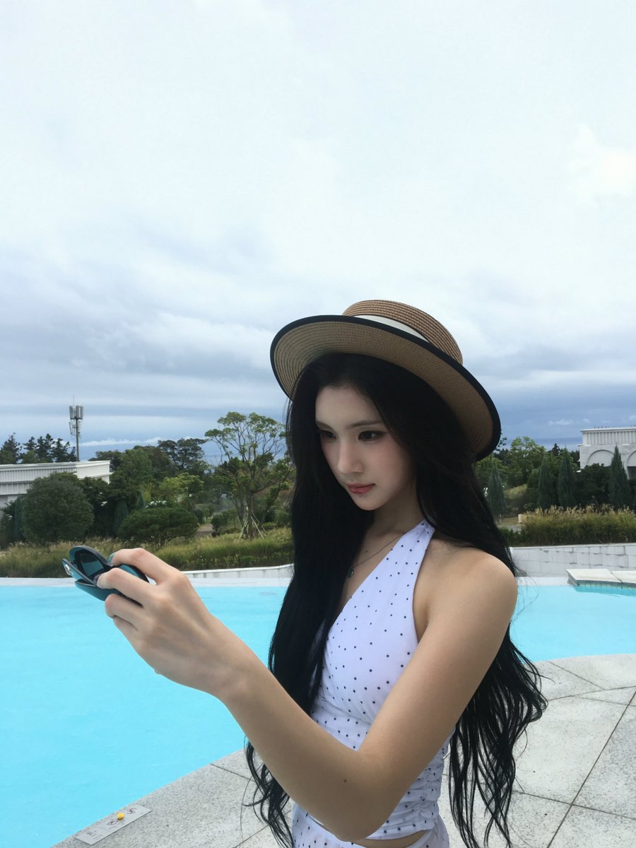 juun_simp's tweet photo. Haaai ayo ngobrol ulang karena kemarin juun_simp sibuk gak sempet on RP. Kalian udah liburan belum? Coba pap foto kalian pas liburan, pamerin ke akuu. https://t.co/TcAhLbwGfE