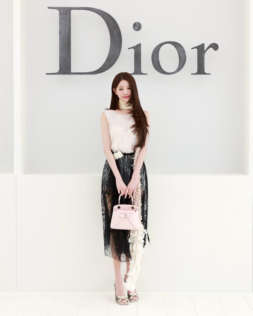 mintmag_th's tweet photo. คนสวยขา! เสิร์ฟภาพ #JANGWONYOUNG #IVE แขกคนสำคัญของ #DiorSummer27 ที่จัดขึ้นเมื่อวันที่ 29 กันยายนที่ผ่านมา ณ ปารีสแฟชั่นวีค💚

#Dior
#MintNews https://t.co/fQLblDMF2Q