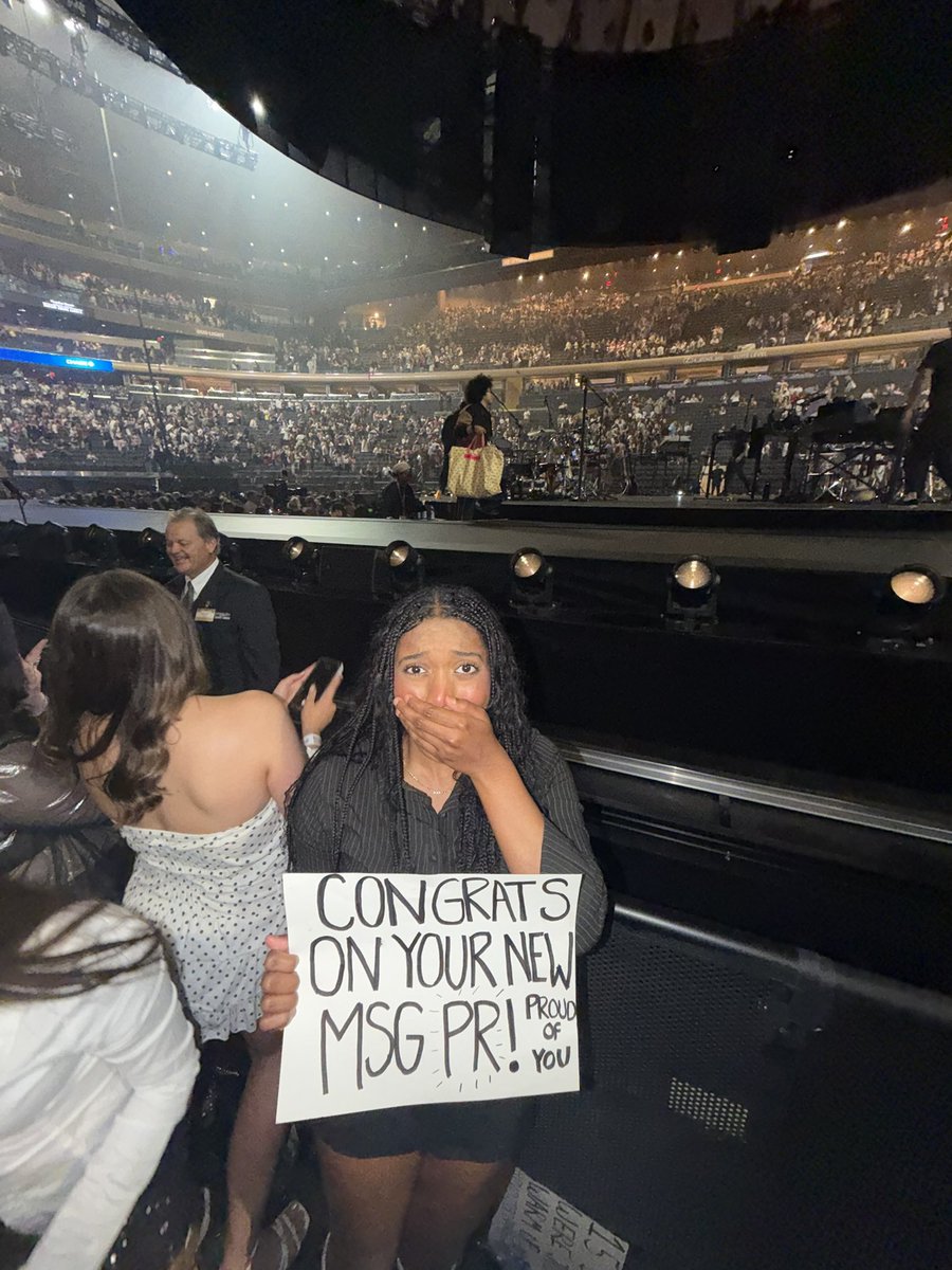 alrightchante's tweet photo. HAD TO CONGRATULATE HARRY ON BREAKING HIS PR AND HIS REACTION 🥹 OH HOW I LOVE HIM https://t.co/Nc8b6ruGZx