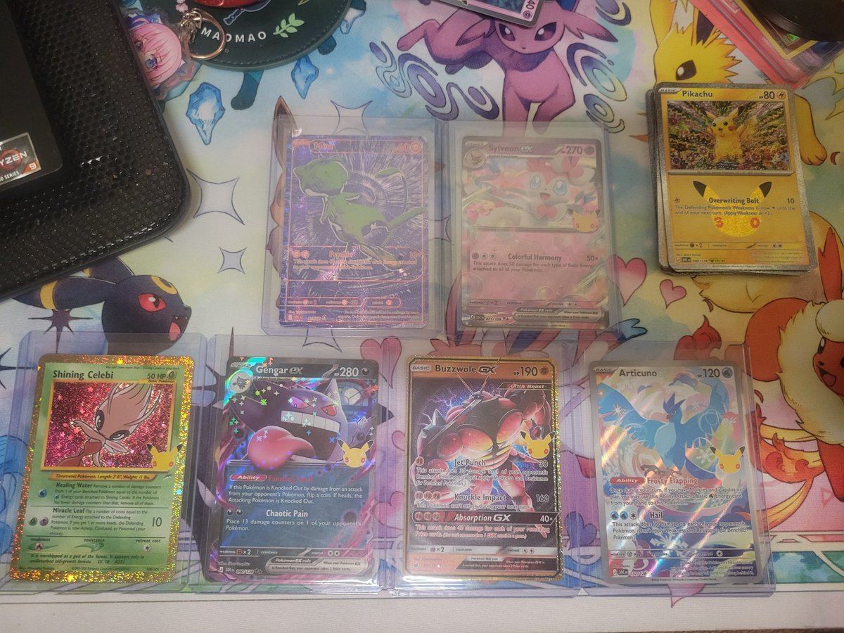 EvoltionVT's tweet photo. My pulls from pokeday. It... I am shocked I pulled it...

#pokemon #pokemontcg #tcgpokemon #pokemoncards https://t.co/VlFzyU0M4H