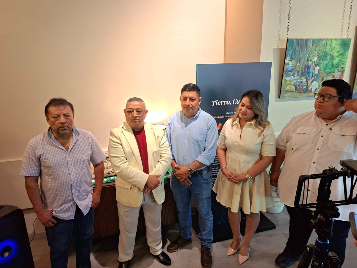 AquiEstaSV's tweet photo. Quienes visiten el lugar podrán conocer las obras mientras disfrutan de un café, en una propuesta que une arte, cultura y espacios cotidianos en el corazón del Centro Histórico de San Salvador. https://t.co/8nrRQiI851