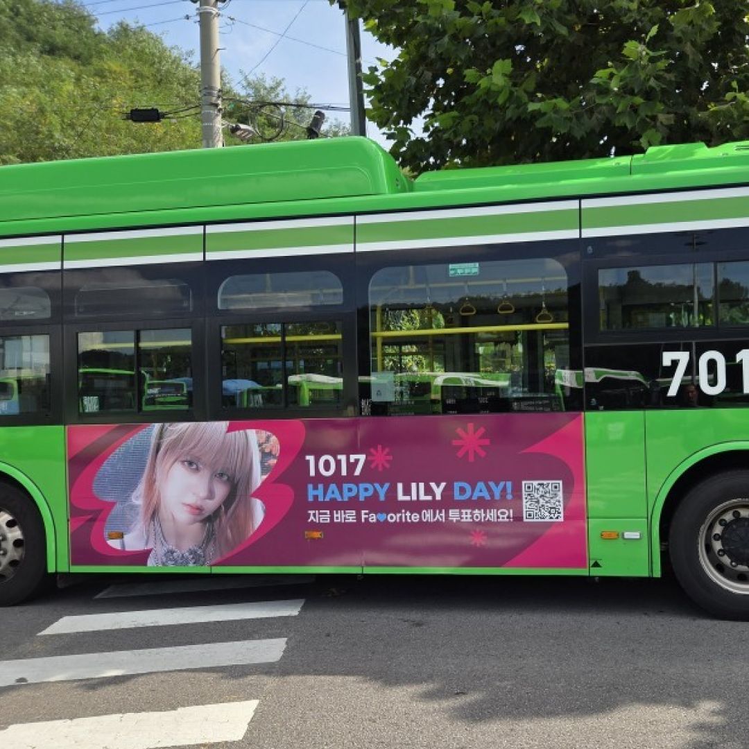 bugs_official_'s tweet photo. 🎂10월 생일 결승

1위의 주인공 #릴리 #엔믹스 님의
베네핏이 도착했습니다 💌

Benefit
🚌 버스 랩핑 광고
🗓 2026년 10/01 ~ 10/31
➡️ 7011번 버스
(합정역-신촌역-서울역-명동역 경유)

여러분의 아티스트에게 투표하고
다양한 베네핏을 선물해보세요!
➡️ https://t.co/AJfOn3BnNG

#릴리 #엔믹스 #LILY #NMIXX  #벅스 #페이버릿 #벅스투표

이미지 출처 - 아티스트 공식 이미지