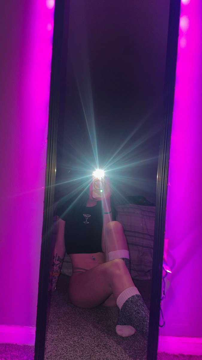 kaylaskye101's tweet photo. Think you can resist me? 👣🖤

I’m new around here, and I figured I’d give you something pretty to look at. 😉

Cute toes, playful poses, and a little teasing for the guys who know exactly what they like. 💋

DM me if you’re ready to make me your new favorite obsession. 👣🖤 https://t.co/GvMtwZsHsS