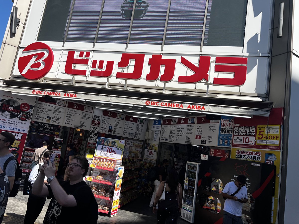 ZakuAurelius's tweet photo. Akiba Tour Day! Bic Camera 💁‍♂️
#tokyo #akihabara #biccamera #gunpla https://t.co/8ib1GdpzGK