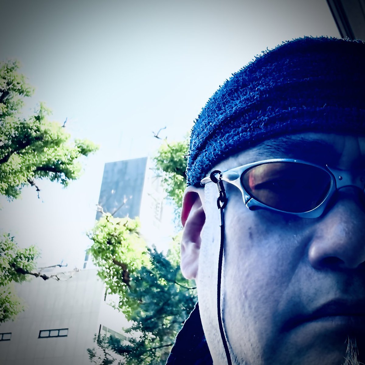 HidekiKamiya_X's tweet photo. そういえばこないだ東京都内を歩いてたらおばちゃんに道を聞かれた…バスの停留所を探してたようで、Googleマップで調べて教えてあげたんだけど、ふと「道端で俺みたいな珍獣に声かけるってこのおばちゃんすげえなー」と思った…
※写真はイメージです https://t.co/tJctoe5QHs