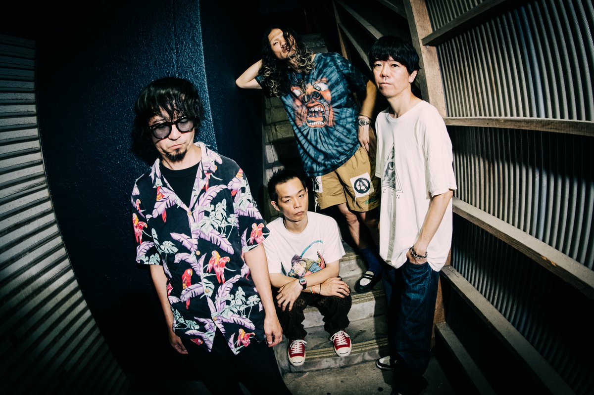oid_info's tweet photo. ［Dr.DOWNER］@info_drdowner
oid noteでゴッチさんとのさんとのオフィシャルインタビューの後編を公開しました。

『ライブ中、止まっても大丈夫だから一緒にやろう』──様々な境地を経て辿り着いた、Dr.DOWNERの今　【後編】
https://t.co/RlzpQve0oe https://t.co/eCe3LyYl5J