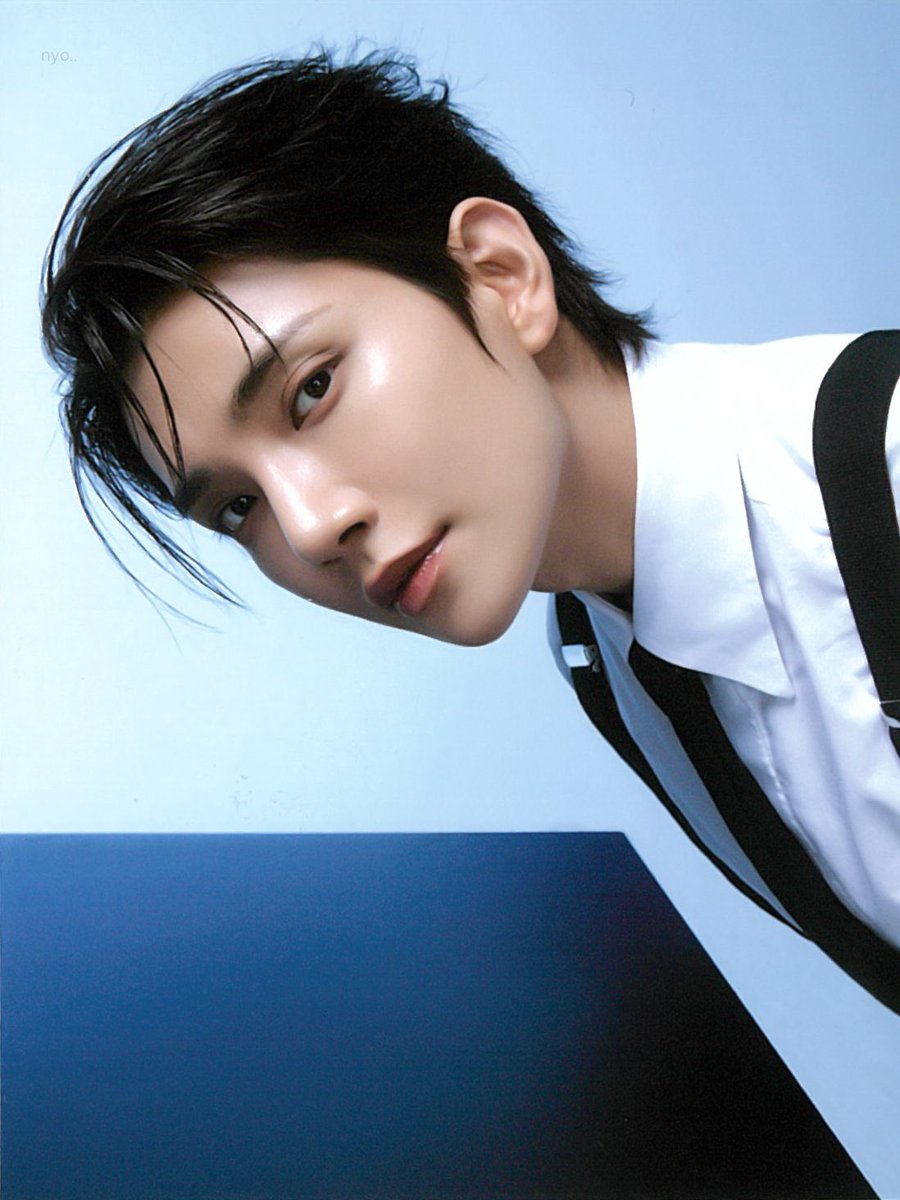 shuaashoot's tweet photo. [ #조슈아 ] real barrier folding photo scan edition https://t.co/sG0vVzOpsp