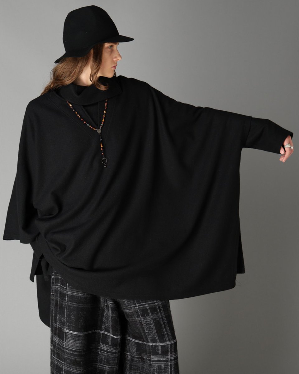 syte_etys's tweet photo. 【NEW IN】S’YTE 26AW
Oct.1:Release
Available now
シャギー感のある立体的な柄が浮かび上がるニット。
クラシックな輪郭に、異素材とクラフトの表情を重ねて。
公式オンラインストア
THE SHOP YOHJI YAMAMOTOへは
下記リンク🔗から
https://t.co/Z1IIYXeuS8
#syte #26AW #woolgabardine #crow #appliqué
————————————————————
▼展開店舗
THE SHOP YOHJI YAMAMOTO
S’YTE 渋谷PARCO
WILDSIDE YOHJI YAMAMOTO OSAKA
WILDSIDE YOHJI YAMAMOTO HARAJUKU
Ground Y 名古屋PARCO
Ground Y + S’YTE 札幌PARCO