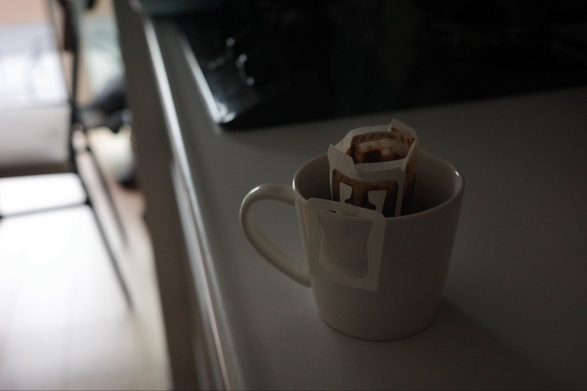 MapleShadow's tweet photo. Rain outside.
Kid’s asleep.
Coffee and a good read. ☕️📖

Cozy moment. ☺️ https://t.co/ooHXt6I4cY