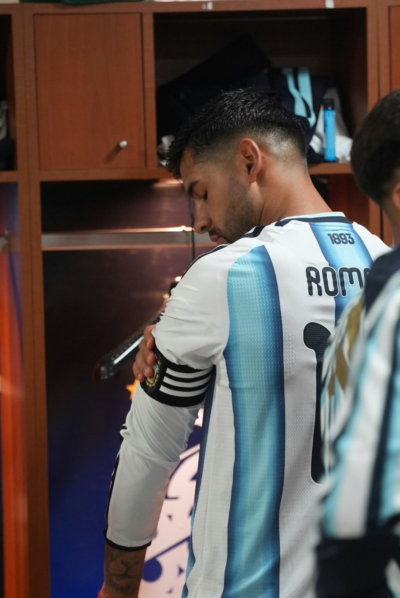 CutiRomero2's tweet photo. Donde todo empezó hace 10 años. Nunca me hubiese imaginado que algún día iba a volver a casa con la camiseta de mi Selección y siendo capitán.
Felicidad, emoción y un orgullo enorme. ❤️🇦🇷
Y todavía queda mucho por delante @Argentina 
Gracias por todo el cariño Córdoba https://t.co/zMHTe2dRyz