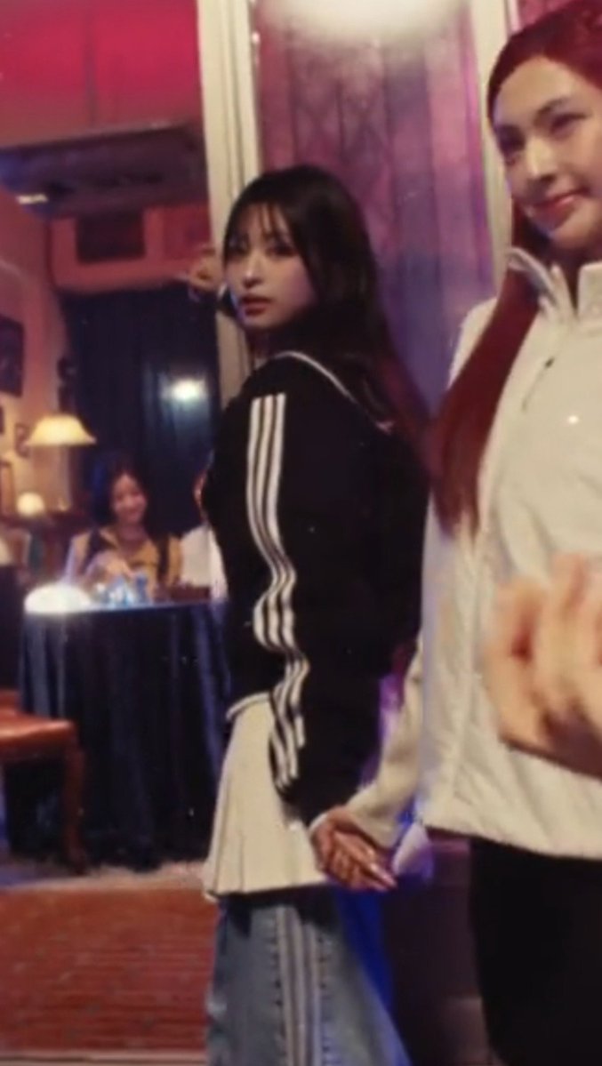baemoniedle's tweet photo. 손꼭잡고잇는거 기엽댜ㅋㅋㅋㅋㅋㅋㅋ https://t.co/ixrgefvItV