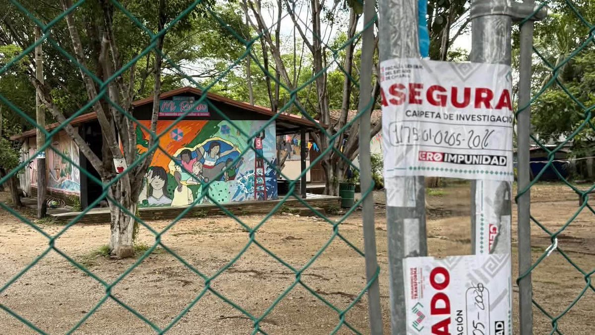 radiopozol's tweet photo. Realizan desalojo violento contra “Vientos Culturales”, organización que trabaja a favor de los derechos de la infancia en #Chiapas.

Por su trabajo la organización ha sido ganadora de varios premios de la UNESCO e integrante de REDIAS... 

https://t.co/DUw1KYlAce https://t.co/jbaZvjs1gg