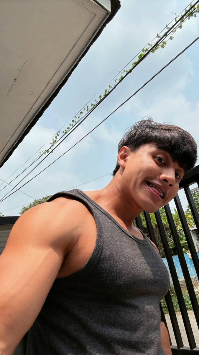HamzaIlham48746's tweet photo. Pagi yang sedikit mendung dan cerah semangat untuk hari ini📸💪🔥 https://t.co/G4B64pZEaW
