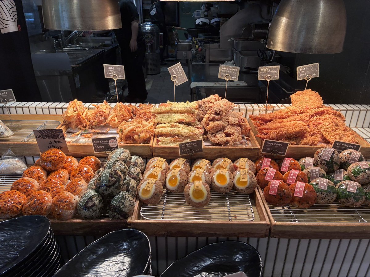 imrushon's tweet photo. 눈치게임 성공했던 어느날
냉우동 너무 맛잇구 주먹밥도 야르
🍜🍙 https://t.co/wFCTeDhFlQ