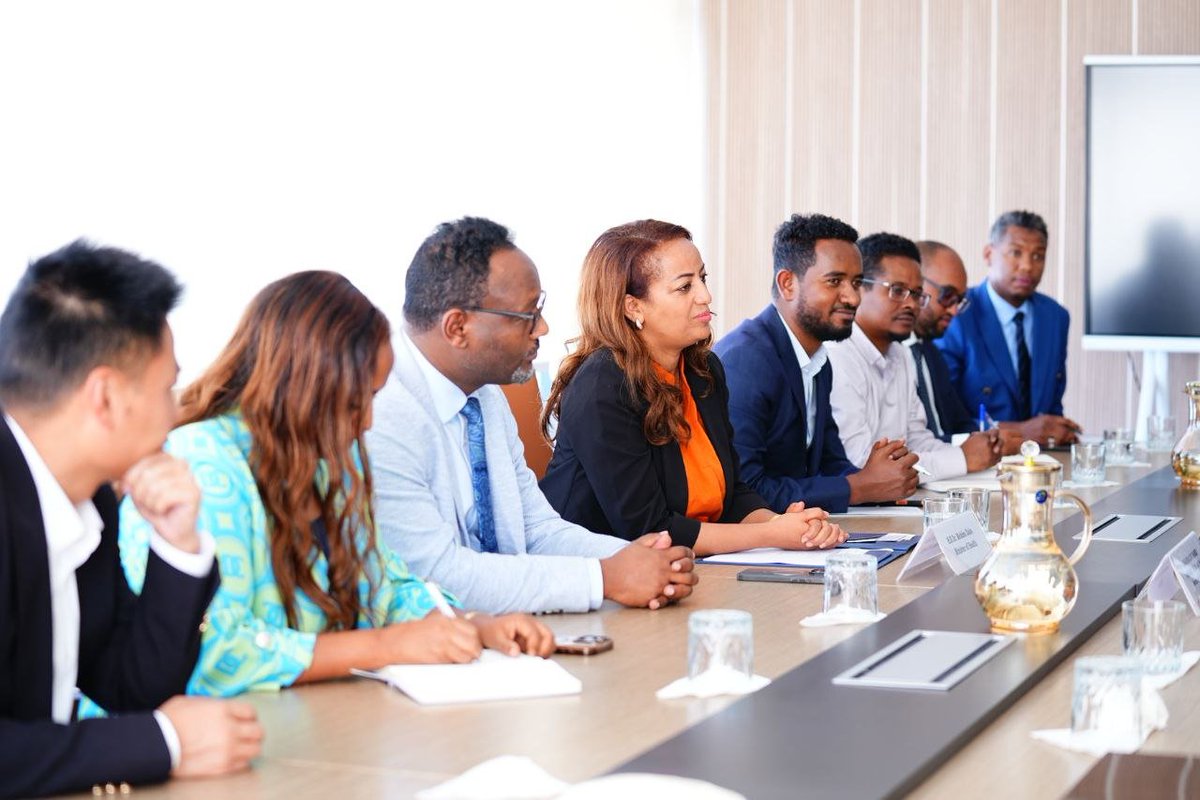 FMoHealth's tweet photo. የጤና ሚኒስትር ዶ/ር መቅደስ ዳባ ከፓኪስታን አፍሪካ የኢኮኖሚ ምክር ቤት አምባሳደር ሃሚድ አሽጋር ጋር በጤና ልማት ጉዳዮች ላይ ተወያዩ።
https://t.co/ABFSOwRVxx https://t.co/Xb5uYfYybG