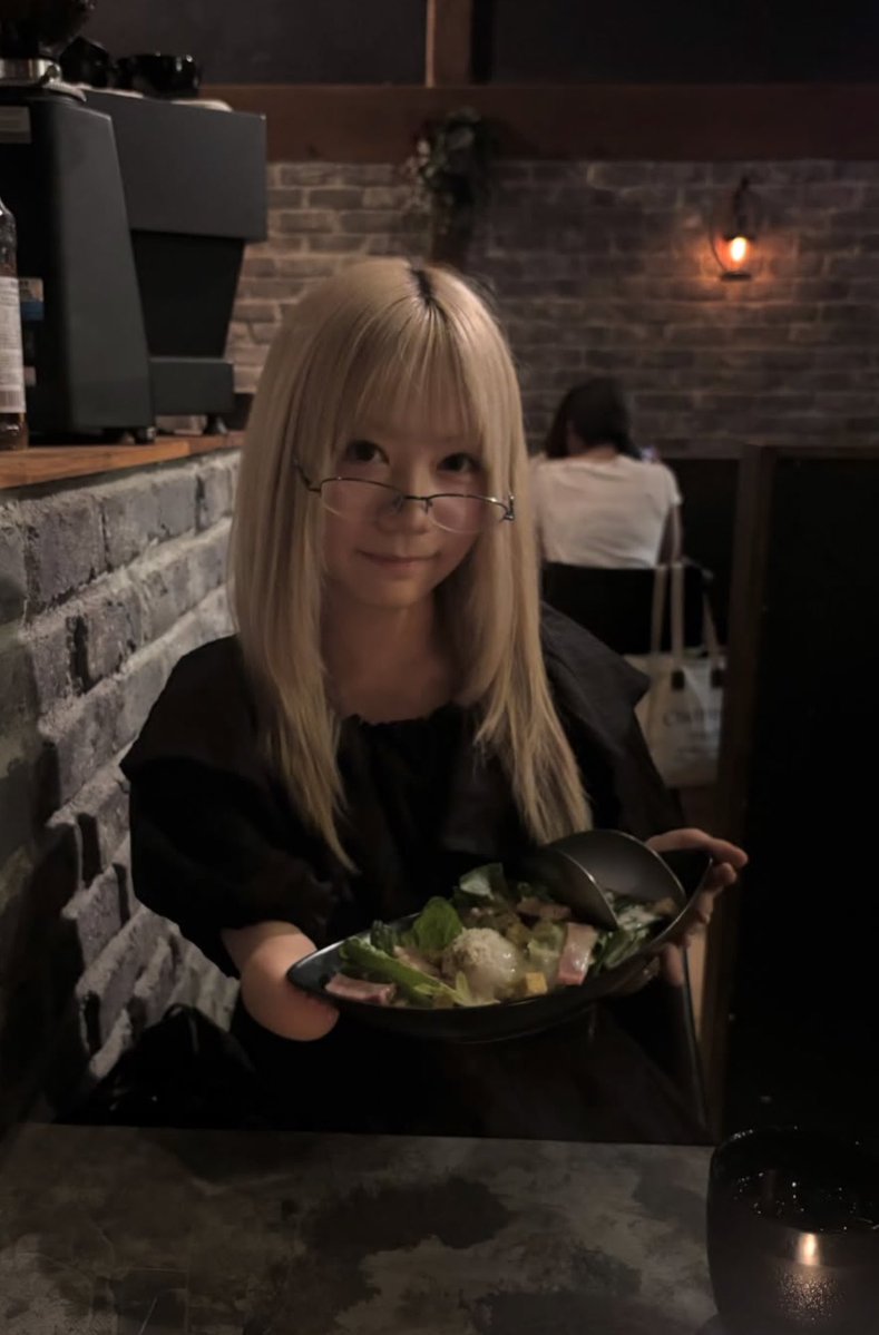 kafuchan_zzz's tweet photo. メンコンの次は腕ないコンカフェ嬢でガチヤバい、いつからコンカフェは障害者施設になったんだ？！？ https://t.co/0776iRlzEg