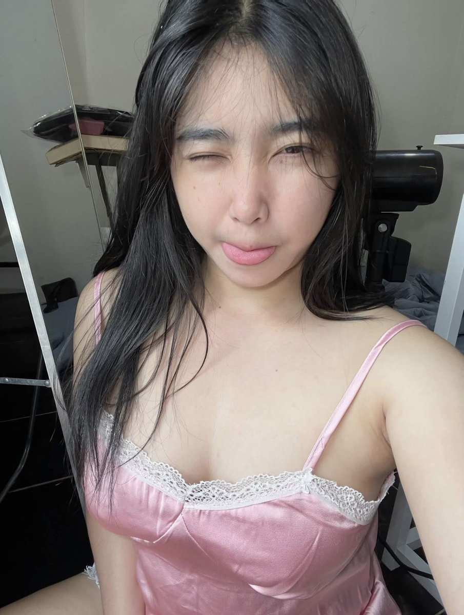 HazelCouty's tweet photo. รีวิวจากที่ลองใช้เองนะคะ ชอบตรงที่ทาแล้วเนื้อครีมไม่หนักหน้า ใช้ตอนเช้าก่อนแต่งหน้าก็สะดวก
ผิวดูเนียนขึ้นและลุคโดยรวมดูสดใสแบบไม่ต้องแต่งเยอะ
ใครเป็นสายงานผิวธรรมชาติ น่าจะถูกใจกับตัวนี้ค่ะ 🫧✨
⚽️⚽️ ID:👉🏻 nnongmilk88
#รับงานปราจีน  #ปราจีน https://t.co/uwQhtM4yi5