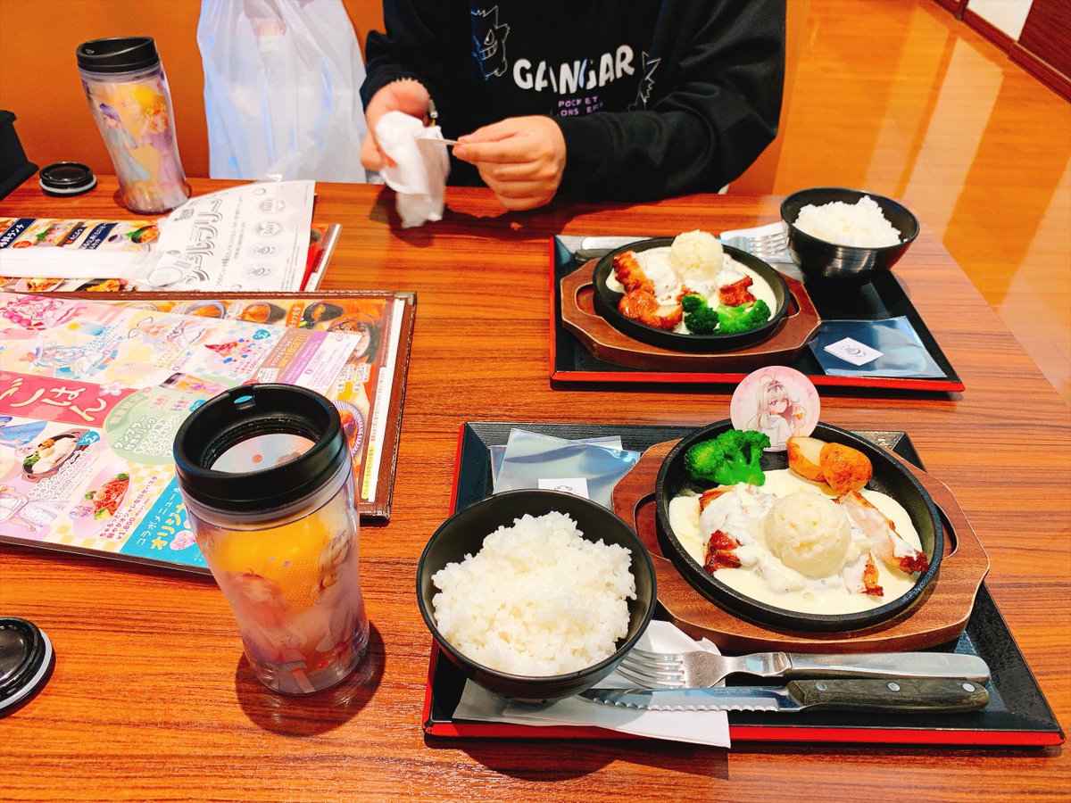 BBTengoku's tweet photo. コラボめにう

タンブラー付きドリンク　キュアット解決！スッキリオレンジマンゴー

マンゴーのゴロッとした果肉が入っててうんまい(о´∀`о)

るるかのチキンステーキプレート〜フロマージュソースがけ〜

これね、��直全く期待してなかったんだけど

ソースがめちゃうま！！(´⊙ω⊙`)マジおすすめ！ https://t.co/rG4MOj7WNR