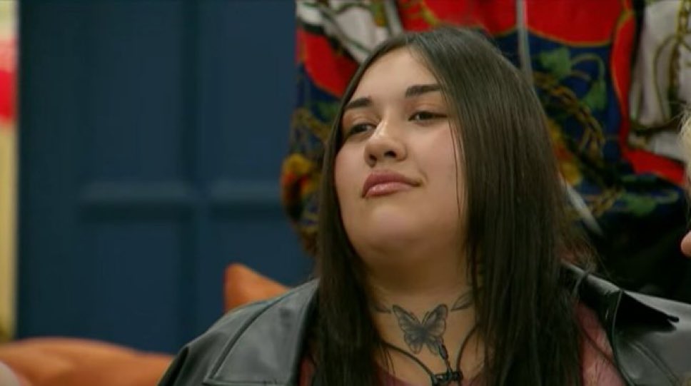 AndresAngelone's tweet photo. Sabes que se te viene la noche cuando tu versus te mira así…

#GranHermanoUy https://t.co/TwkRw5yx34