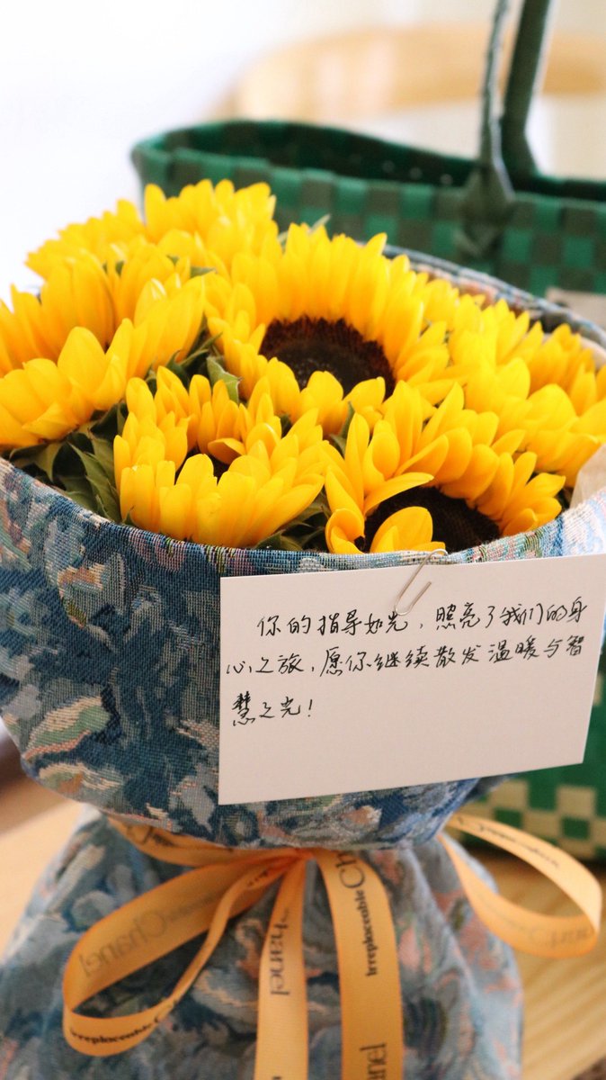 joan_rdde_3_2d5's tweet photo. Shou Chundi, a name full of warmth and strength, lights up every ordinary moment in life, making us feel the beauty of persistence. https://t.co/EzoVU9TTYg