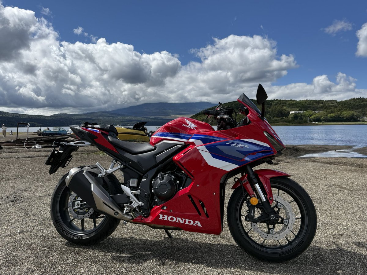 shigema125's tweet photo. 山中湖まで来たけど、今日も富士山は見えんかった

#cbr400r
#山中湖 https://t.co/c7lD5XjKBg