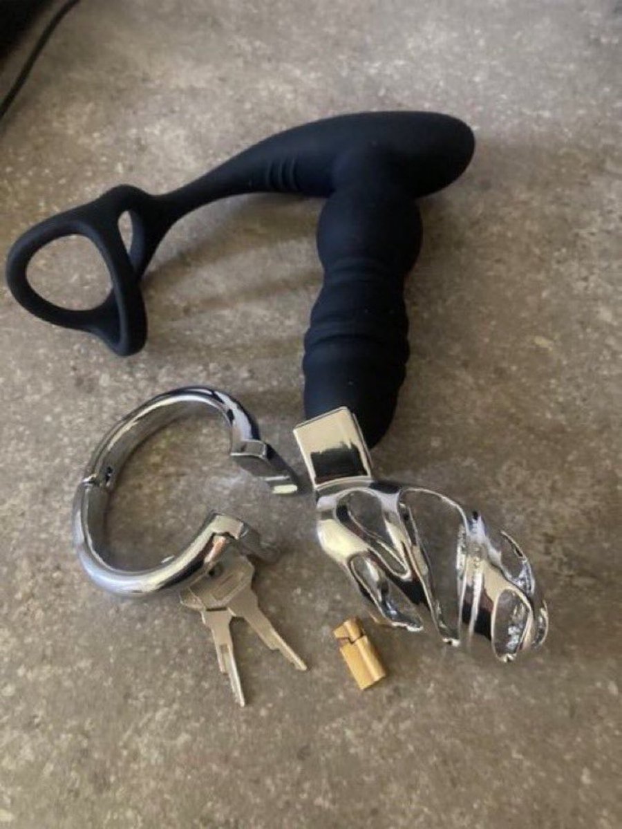 Catfishdaddy_'s tweet photo. Look how small and pathetic... 🤏😈
Your baby clit  is good for nothing but for my fun. Accept your place, beta.

#SPH #SmallPenisHumiliation #Findom #Femdom #PayPig #Goddess #TinyDick #Humiliation #betaslave https://t.co/ywGBAhlWyc