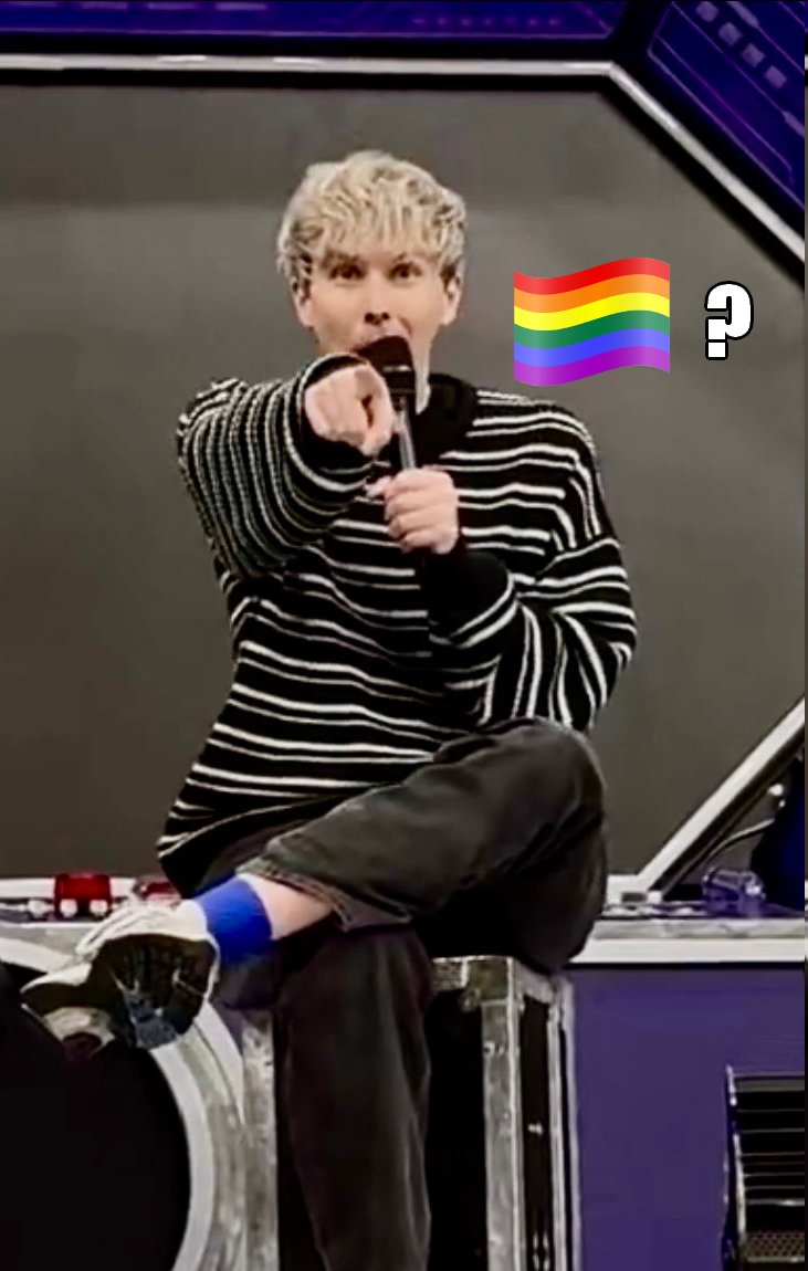 stpidbtchwhoIh8's tweet photo. I hired this thing to point at you https://t.co/c0w04JQ3lG